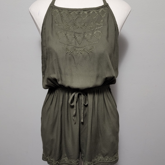 Hollister olive embroidered t-back high neck romper size medium - Picture 2 of 7
